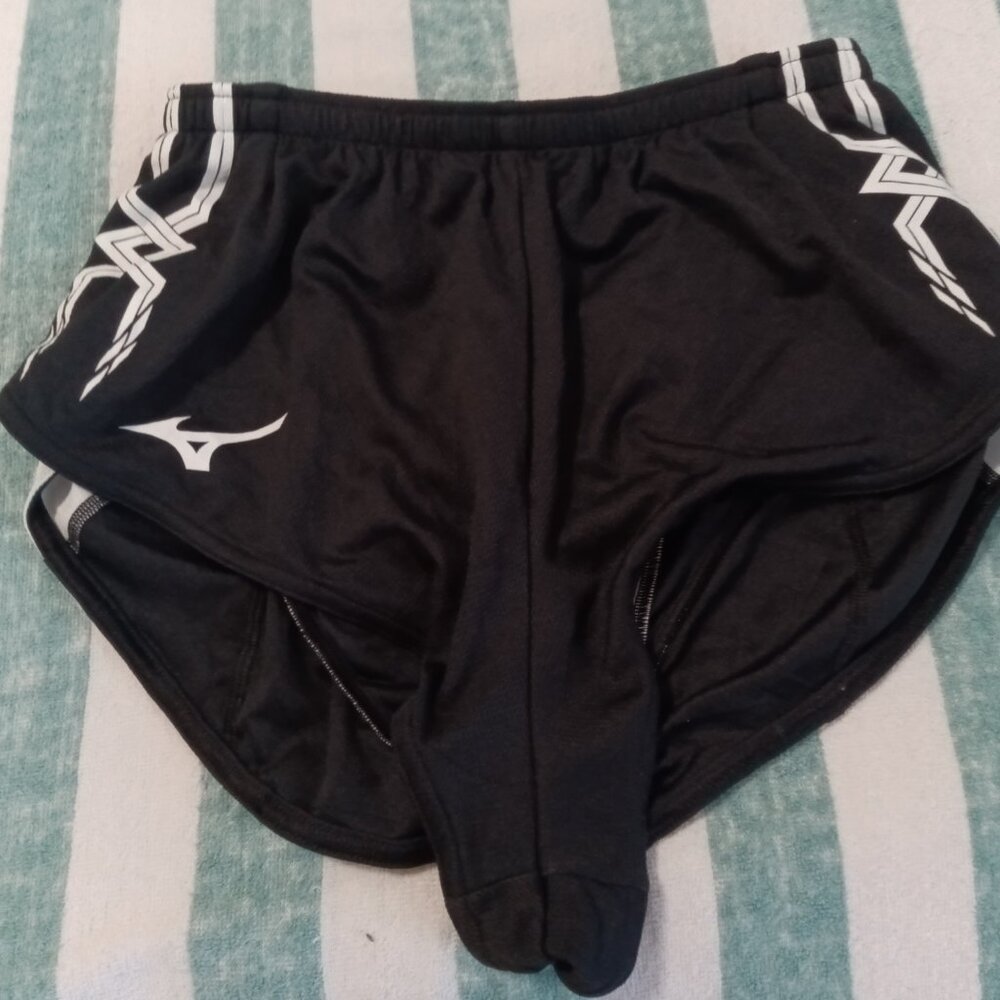 (*) VINTAGE MIZUNO SHORTS, BLACK w/ GOLD ASIAN SIZE "L" (30"-32") - (Pre-Owned)